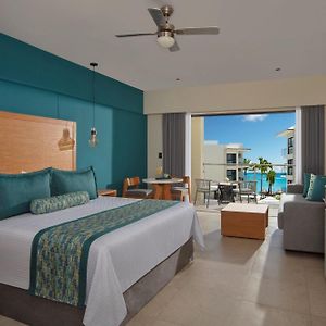 Preferred Club Jr Suite Ocean View King Bed